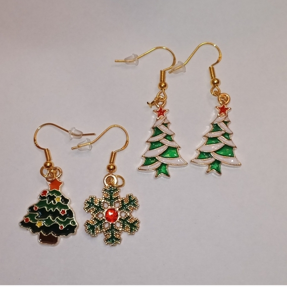 NWT Bundle of Two Pairs of Adorable Gold Christmas Earrings!! - Picture 7 of 7